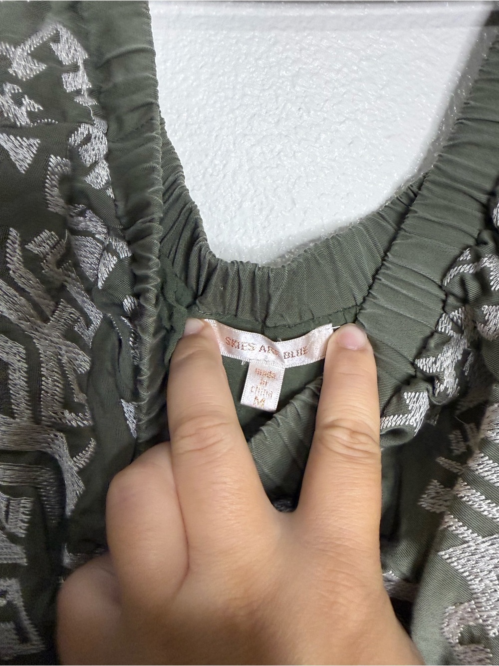 Skies are Blue Embroidered Aztec Off the Shoulder Cropped Blouse Sz M Oversized - Picture 3 of 5